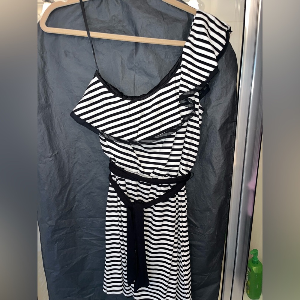 White House black market, one shoulder dress